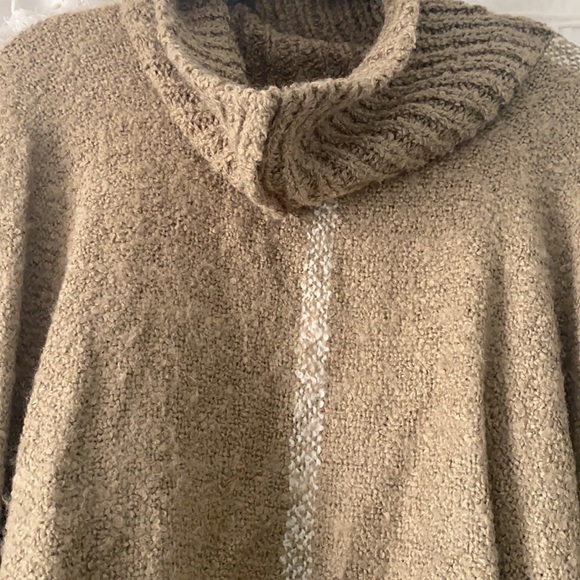 Poncho - Picture 5 of 5